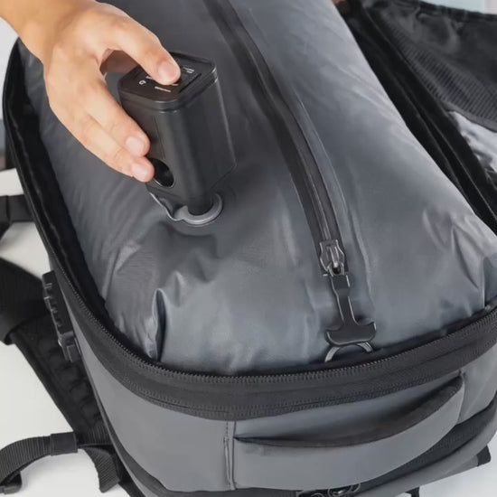 The one-way valve and pump compressing the KABINBAG
