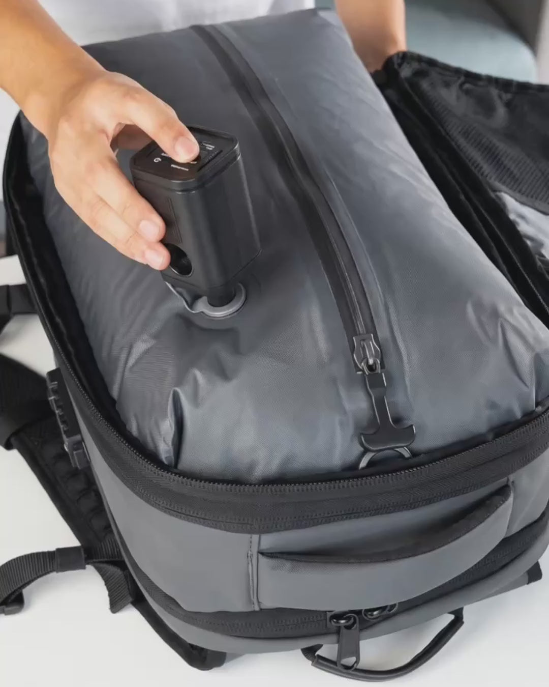 The one-way valve and pump compressing the KABINBAG